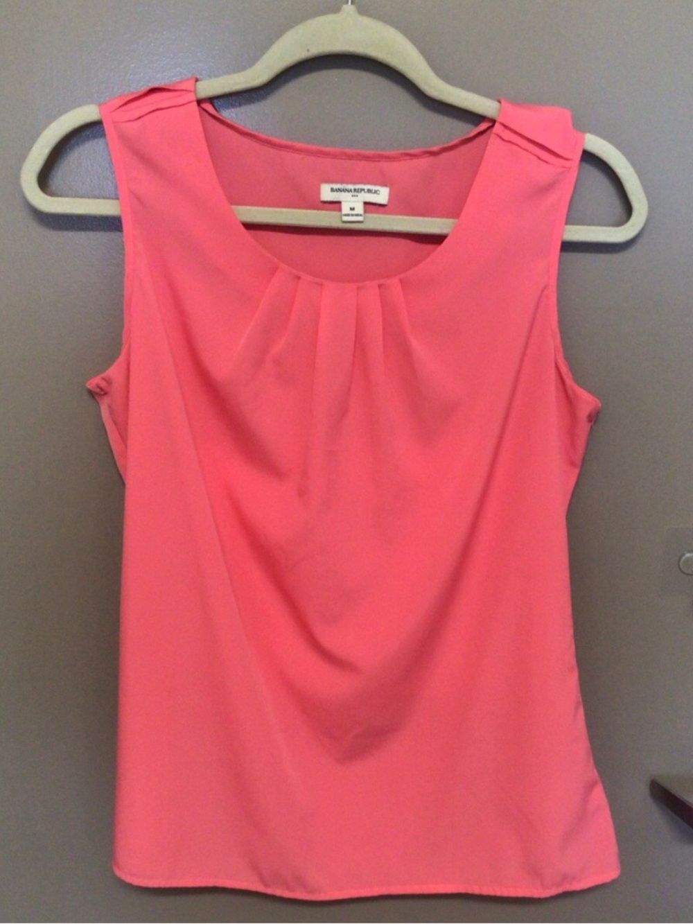 Banana Republic Sleeveless Top Blouse. Sz. Medium.  Coral